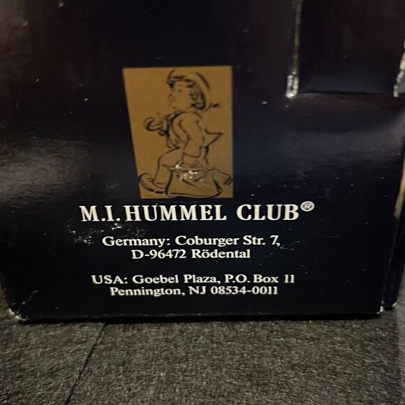 VINTAGE GOEBEL HUMMEL FIGURINE PLAYFUL BLESSING MJ Hummel Club Edition. - Picture 8 of 8